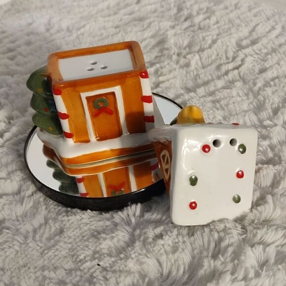 Gingerbread House Salt & Pepper Shakers - Picture 2 of 7